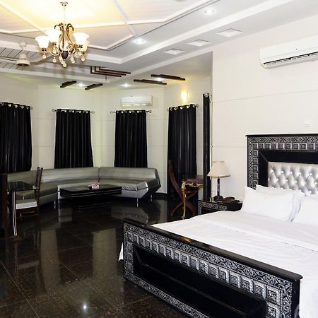 Midway Hotel & Restaurant Sadiqabad 外观 照片