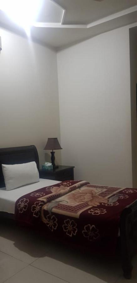Midway Hotel & Restaurant Sadiqabad 外观 照片