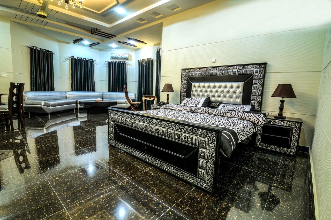 Midway Hotel & Restaurant Sadiqabad 外观 照片