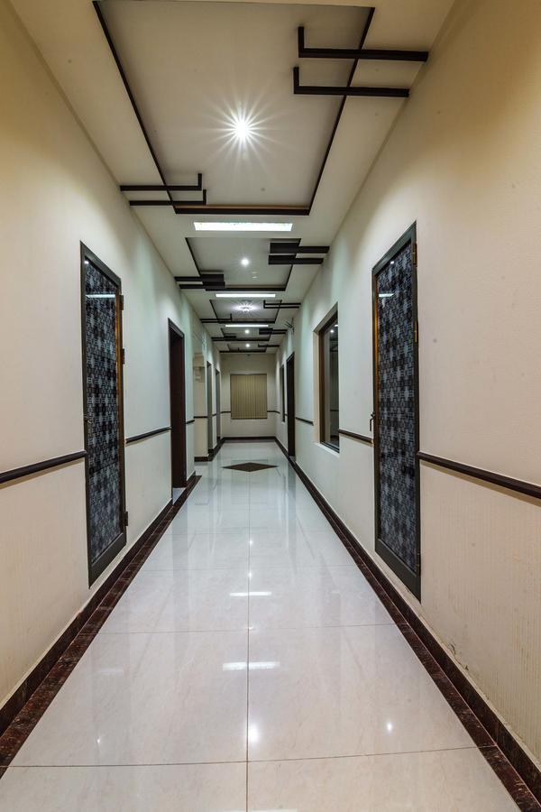 Midway Hotel & Restaurant Sadiqabad 外观 照片
