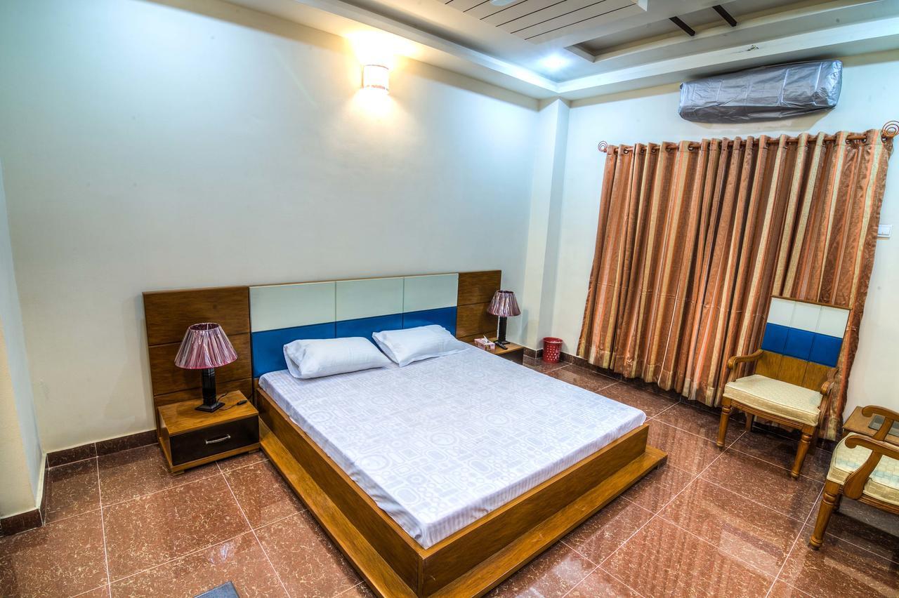 Midway Hotel & Restaurant Sadiqabad 外观 照片
