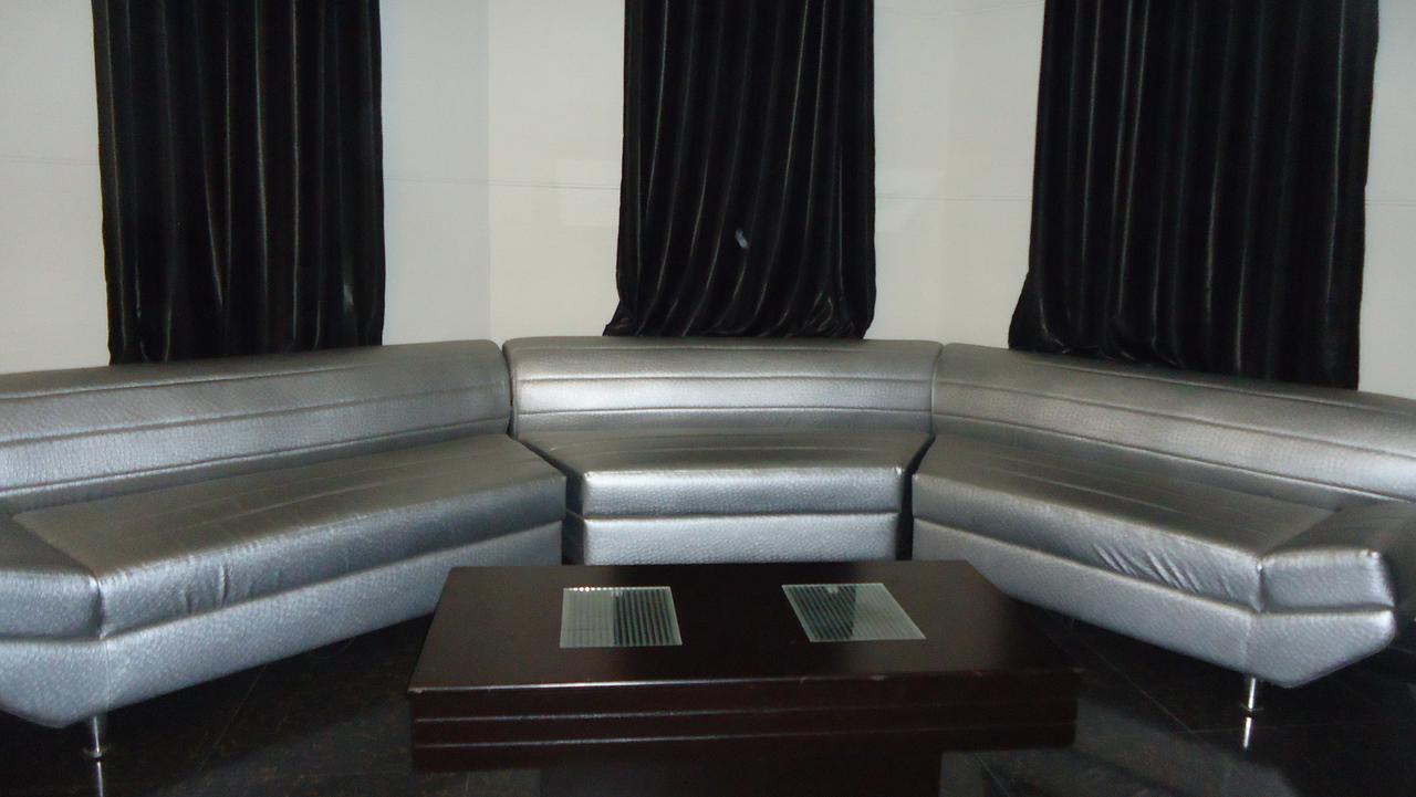 Midway Hotel & Restaurant Sadiqabad 外观 照片