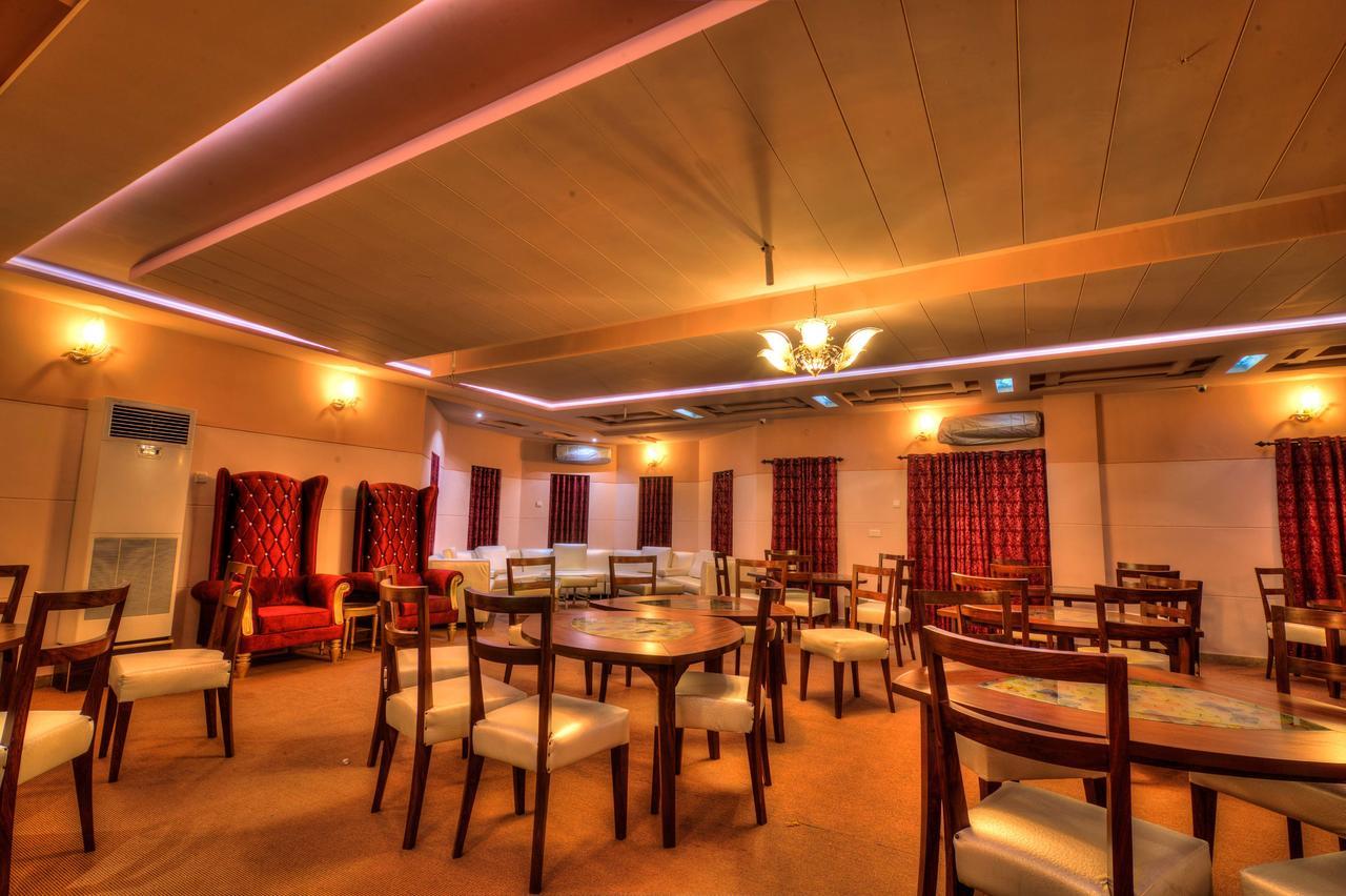 Midway Hotel & Restaurant Sadiqabad 外观 照片
