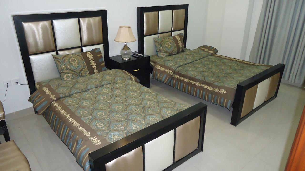 Midway Hotel & Restaurant Sadiqabad 外观 照片