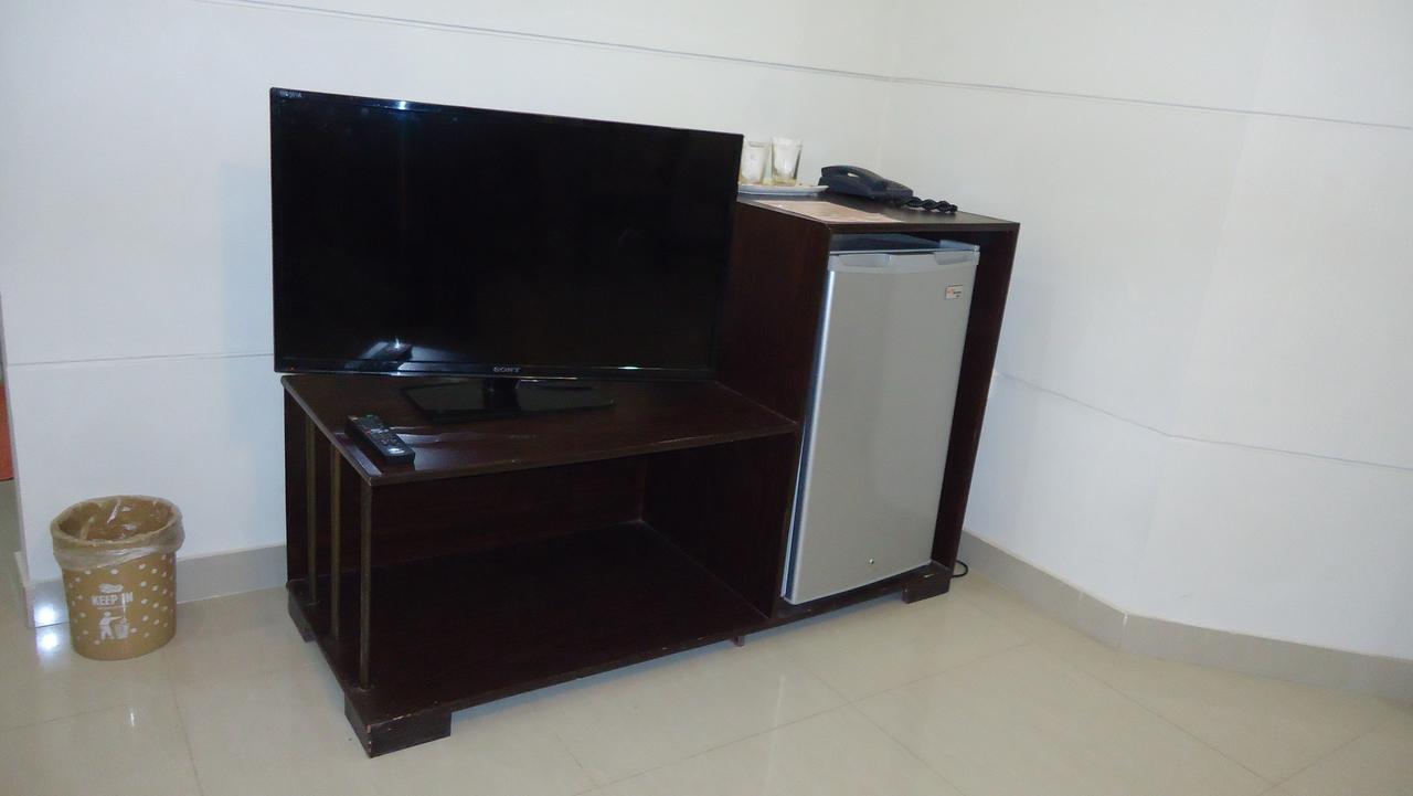 Midway Hotel & Restaurant Sadiqabad 外观 照片