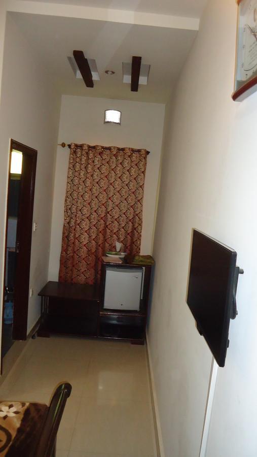 Midway Hotel & Restaurant Sadiqabad 外观 照片