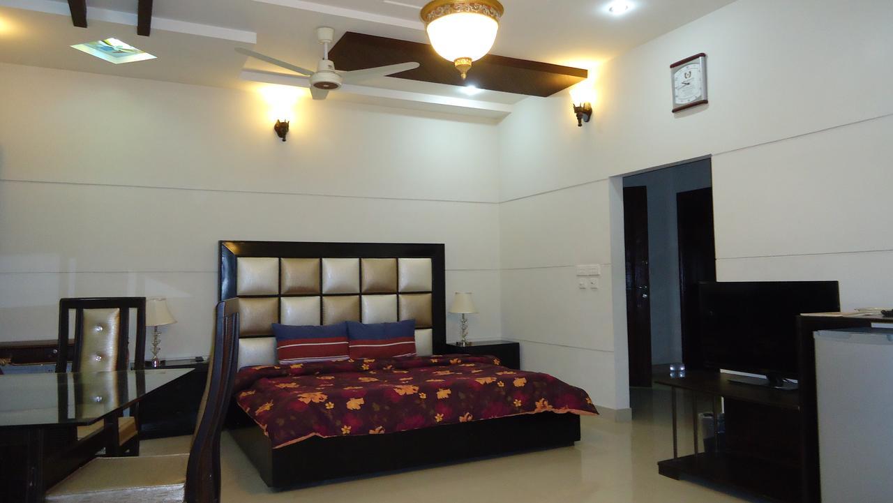 Midway Hotel & Restaurant Sadiqabad 外观 照片