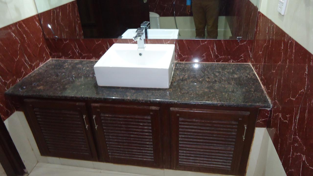 Midway Hotel & Restaurant Sadiqabad 外观 照片