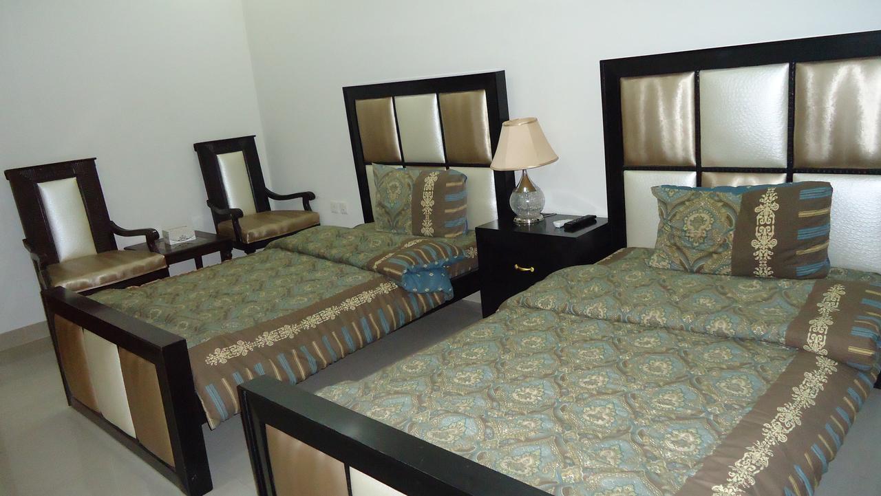 Midway Hotel & Restaurant Sadiqabad 外观 照片