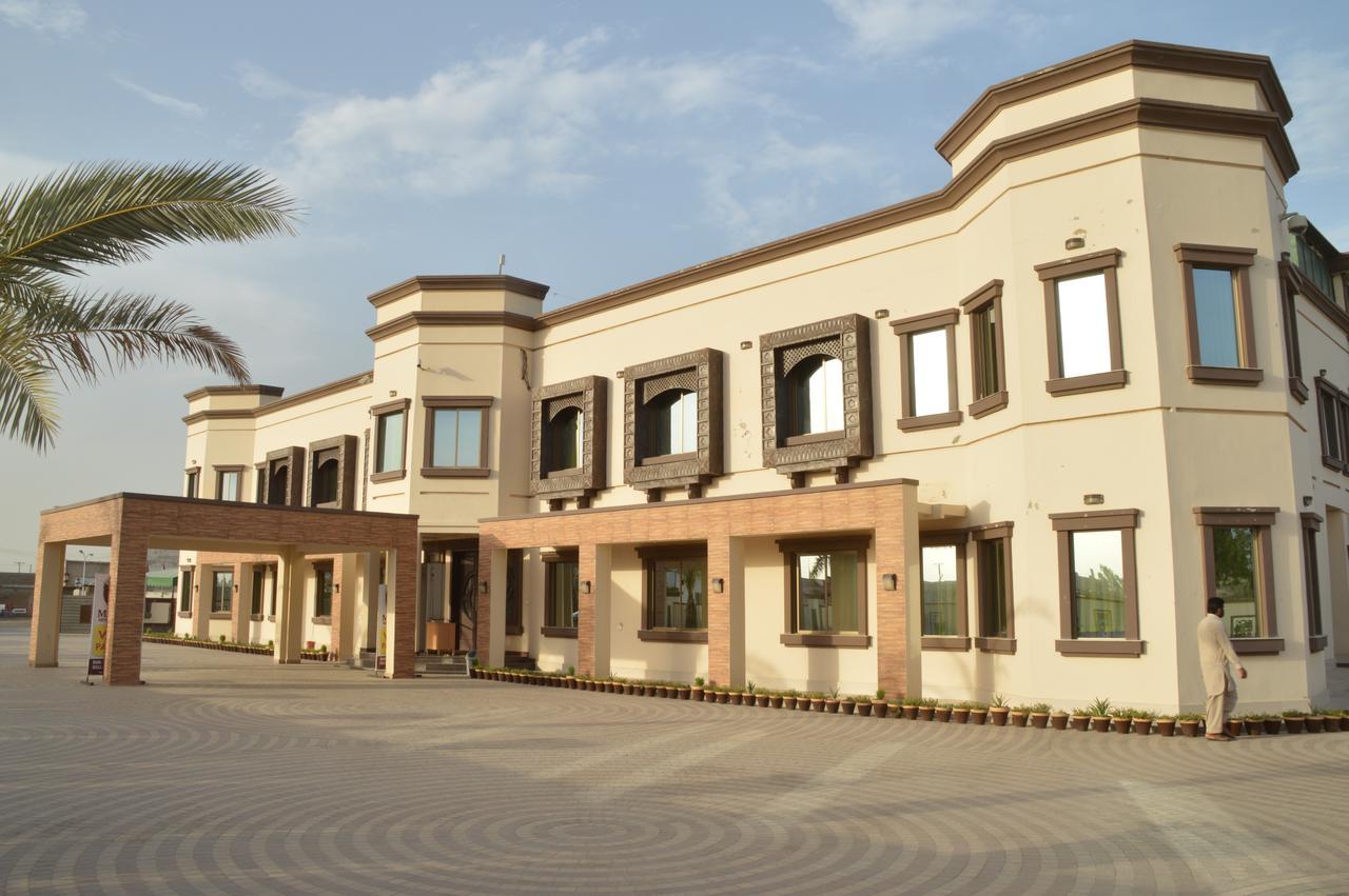 Midway Hotel & Restaurant Sadiqabad 外观 照片