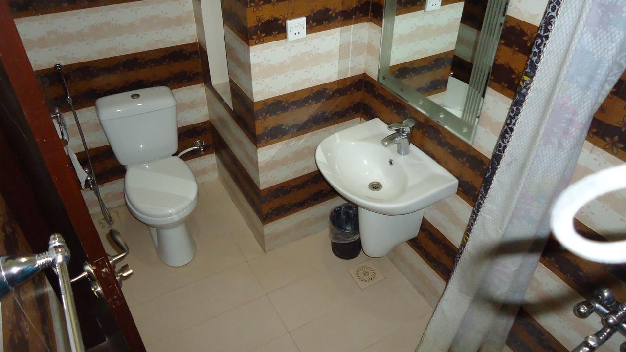 Midway Hotel & Restaurant Sadiqabad 外观 照片