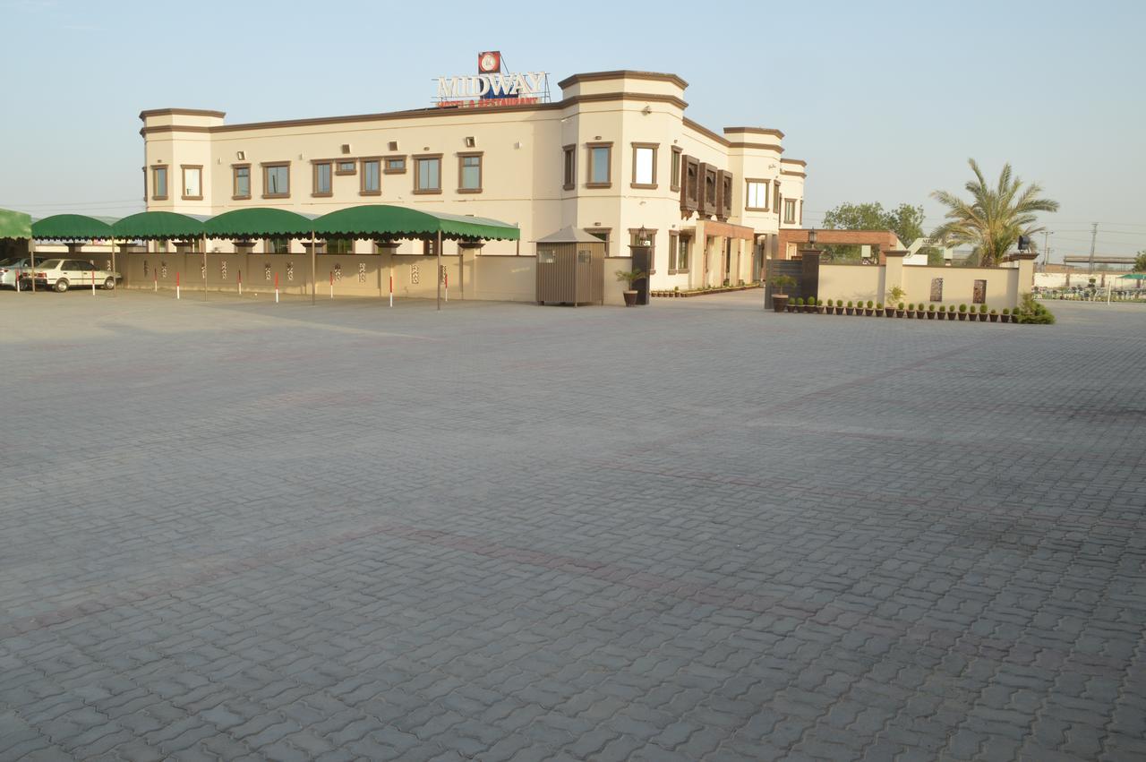 Midway Hotel & Restaurant Sadiqabad 外观 照片