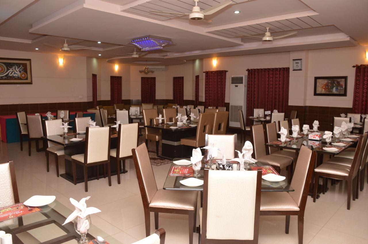 Midway Hotel & Restaurant Sadiqabad 外观 照片