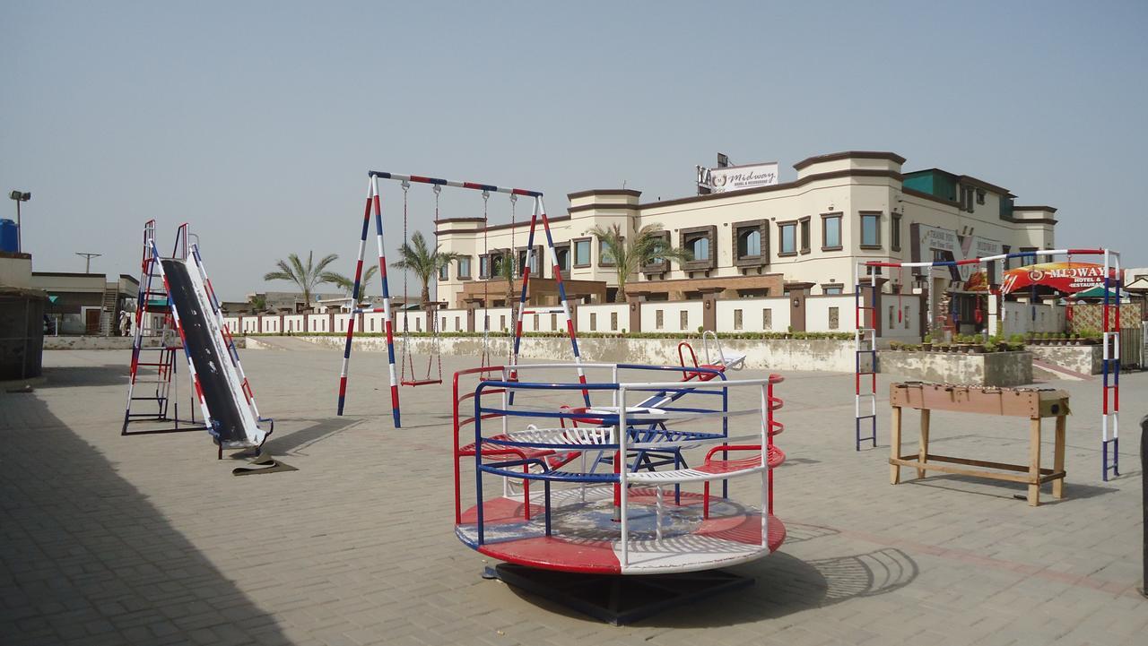 Midway Hotel & Restaurant Sadiqabad 外观 照片