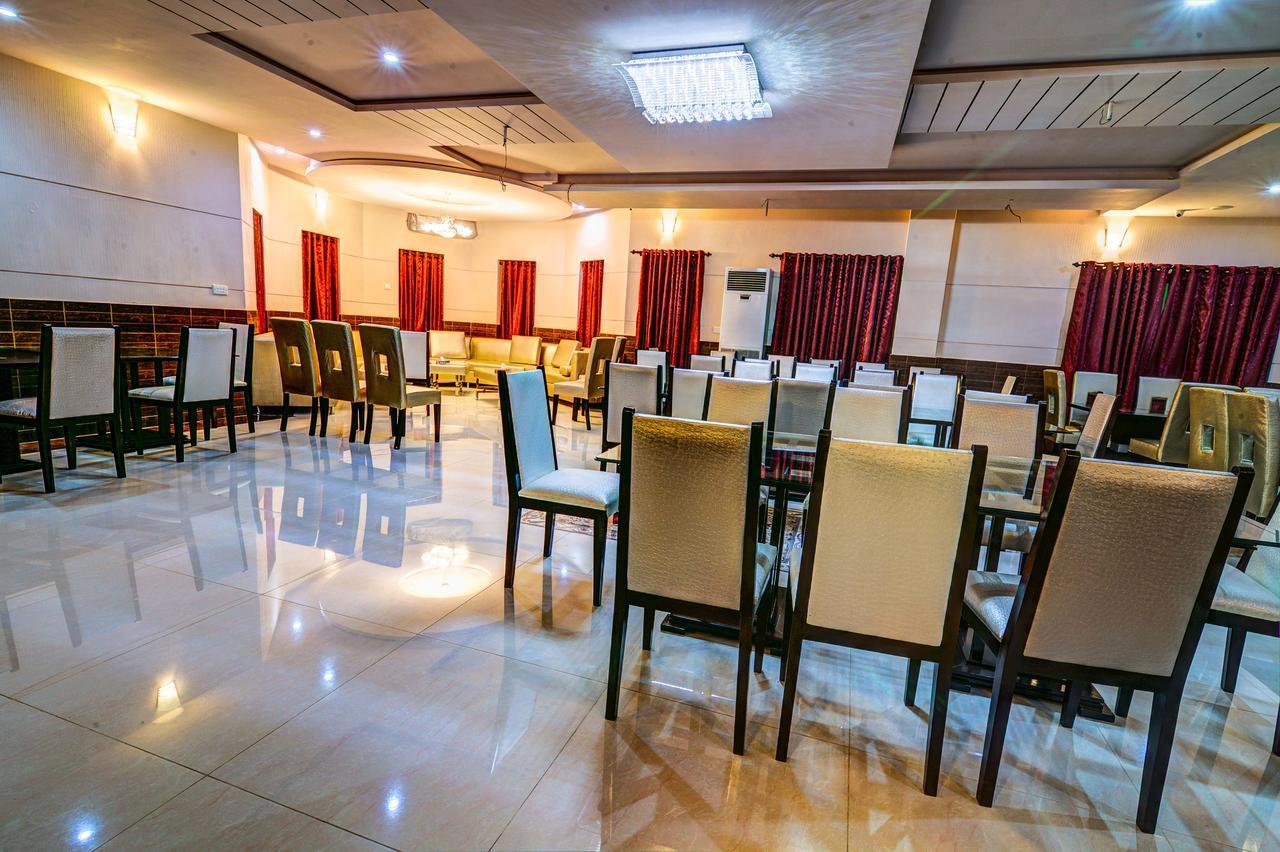 Midway Hotel & Restaurant Sadiqabad 外观 照片