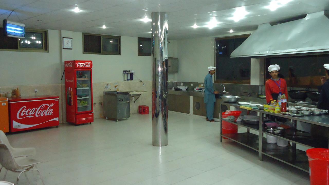 Midway Hotel & Restaurant Sadiqabad 外观 照片
