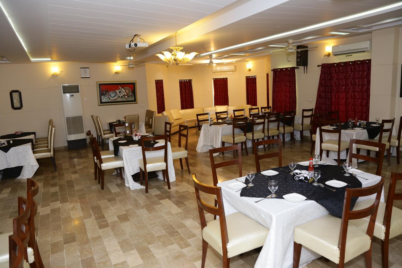 Midway Hotel & Restaurant Sadiqabad 外观 照片