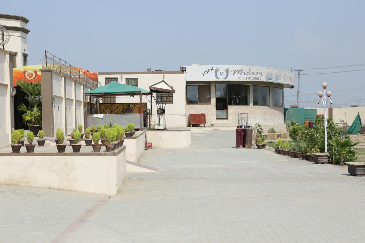 Midway Hotel & Restaurant Sadiqabad 外观 照片