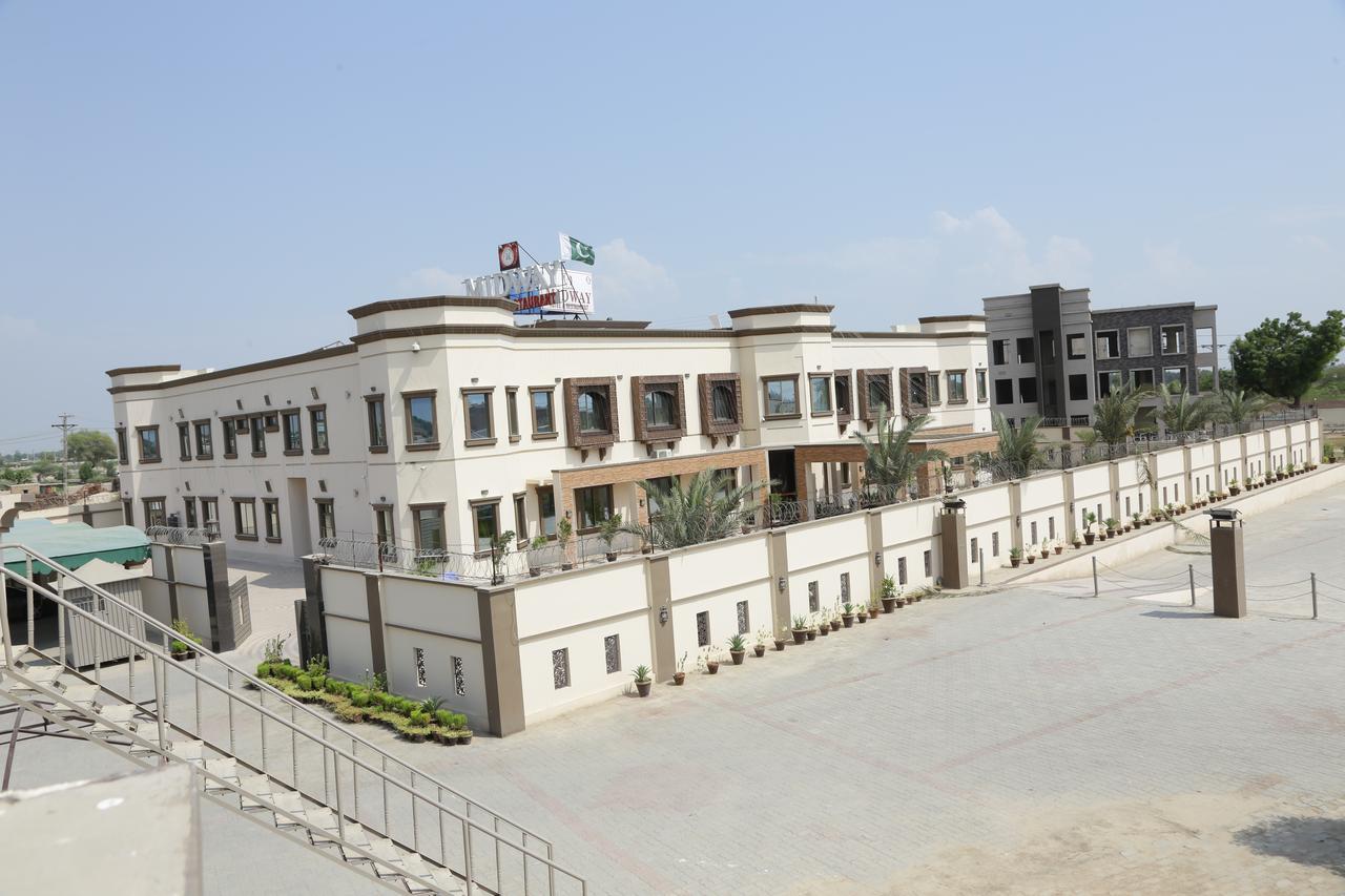 Midway Hotel & Restaurant Sadiqabad 外观 照片