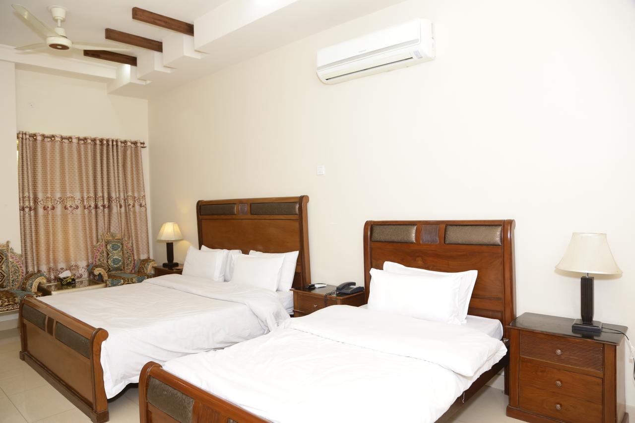 Midway Hotel & Restaurant Sadiqabad 外观 照片