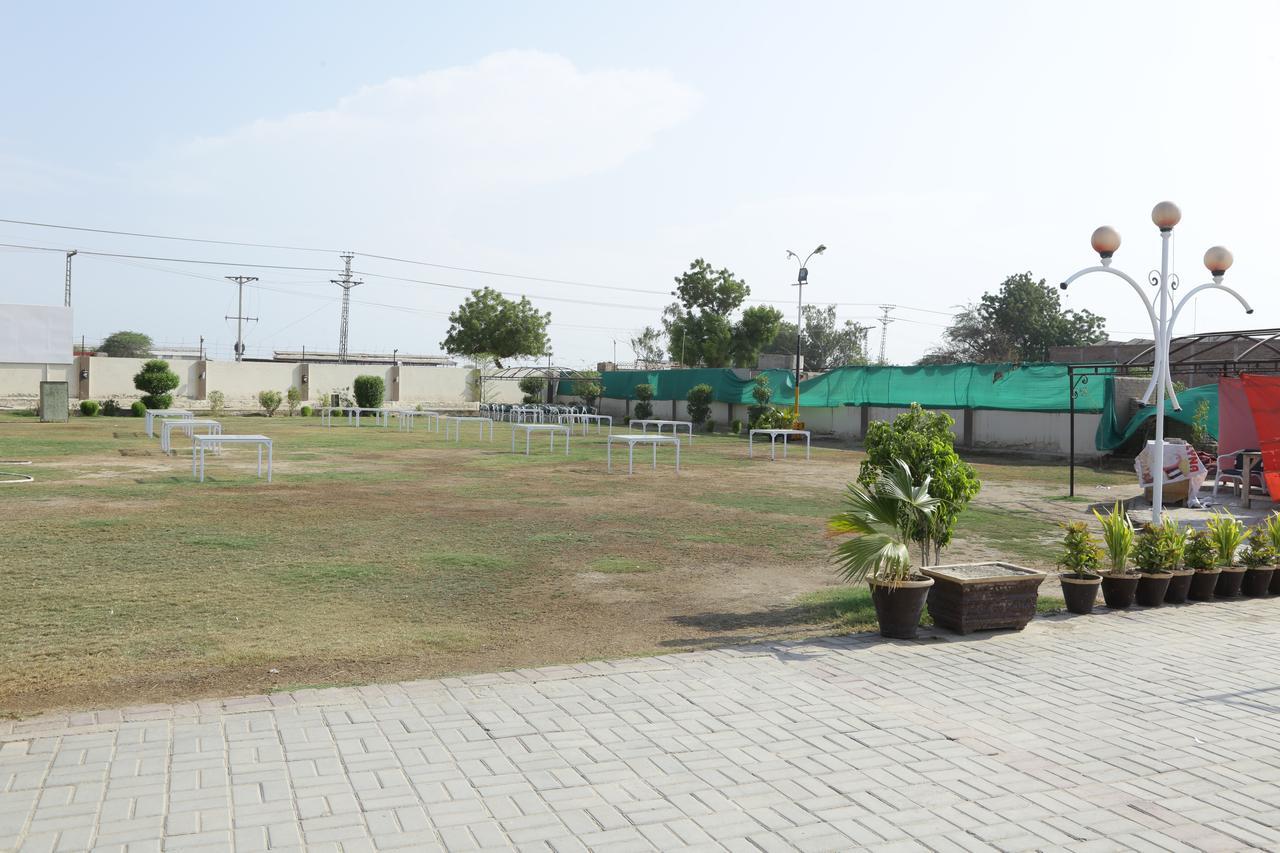 Midway Hotel & Restaurant Sadiqabad 外观 照片