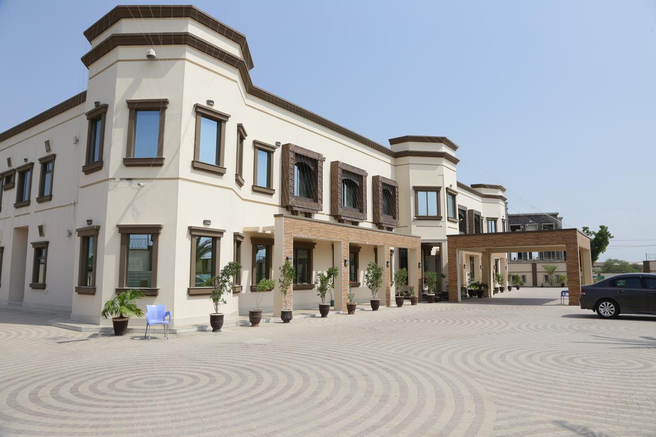 Midway Hotel & Restaurant Sadiqabad 外观 照片