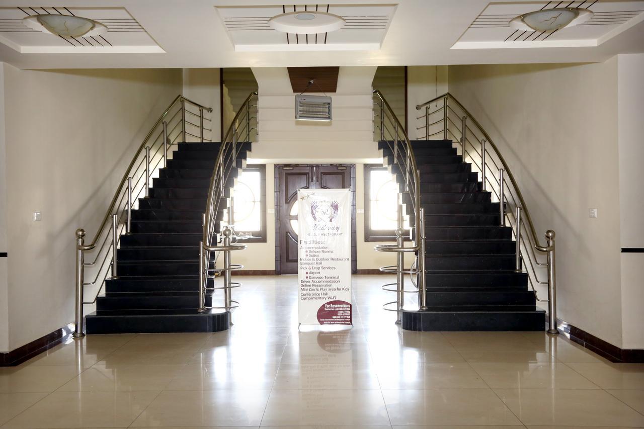 Midway Hotel & Restaurant Sadiqabad 外观 照片