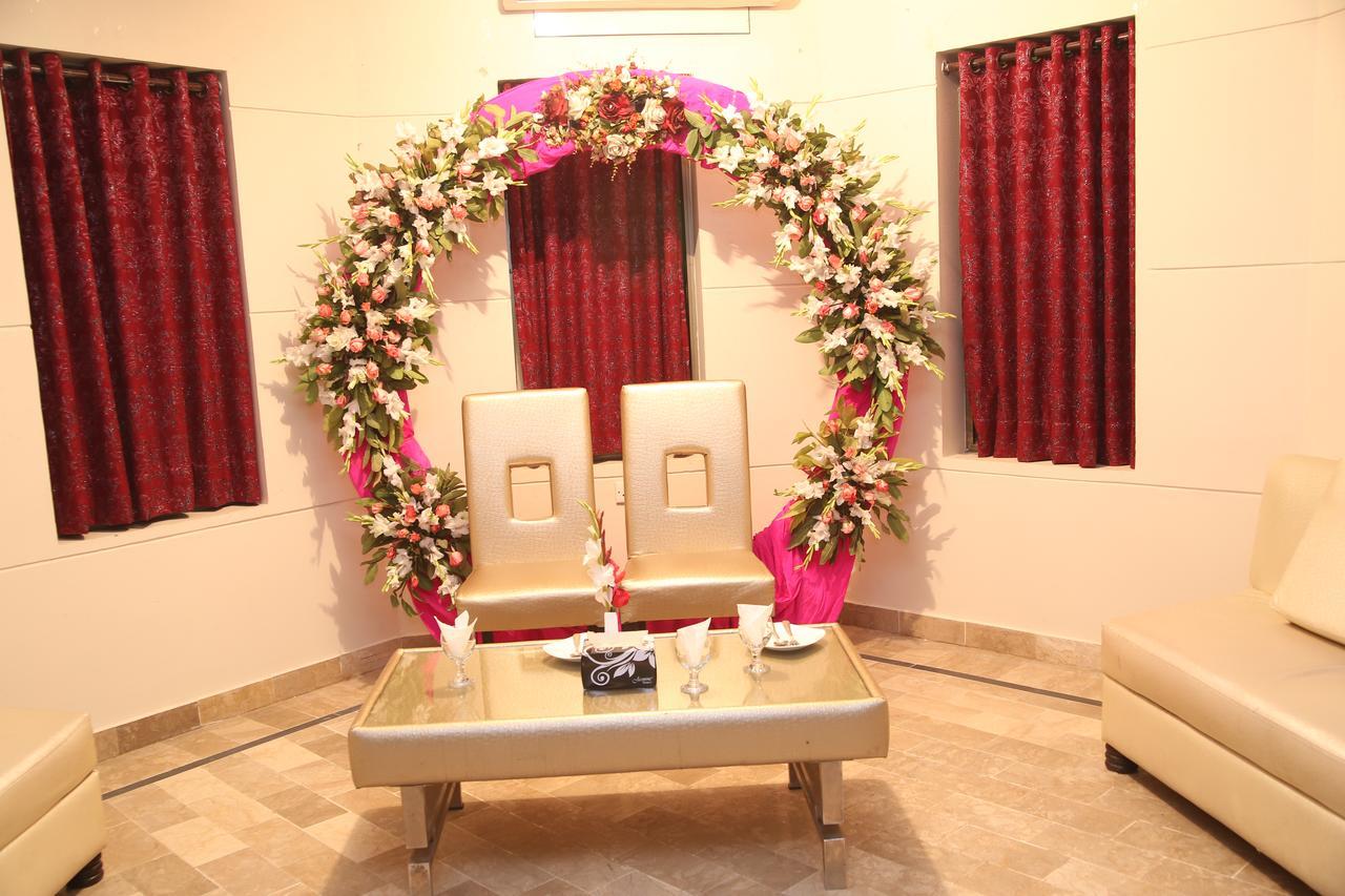 Midway Hotel & Restaurant Sadiqabad 外观 照片