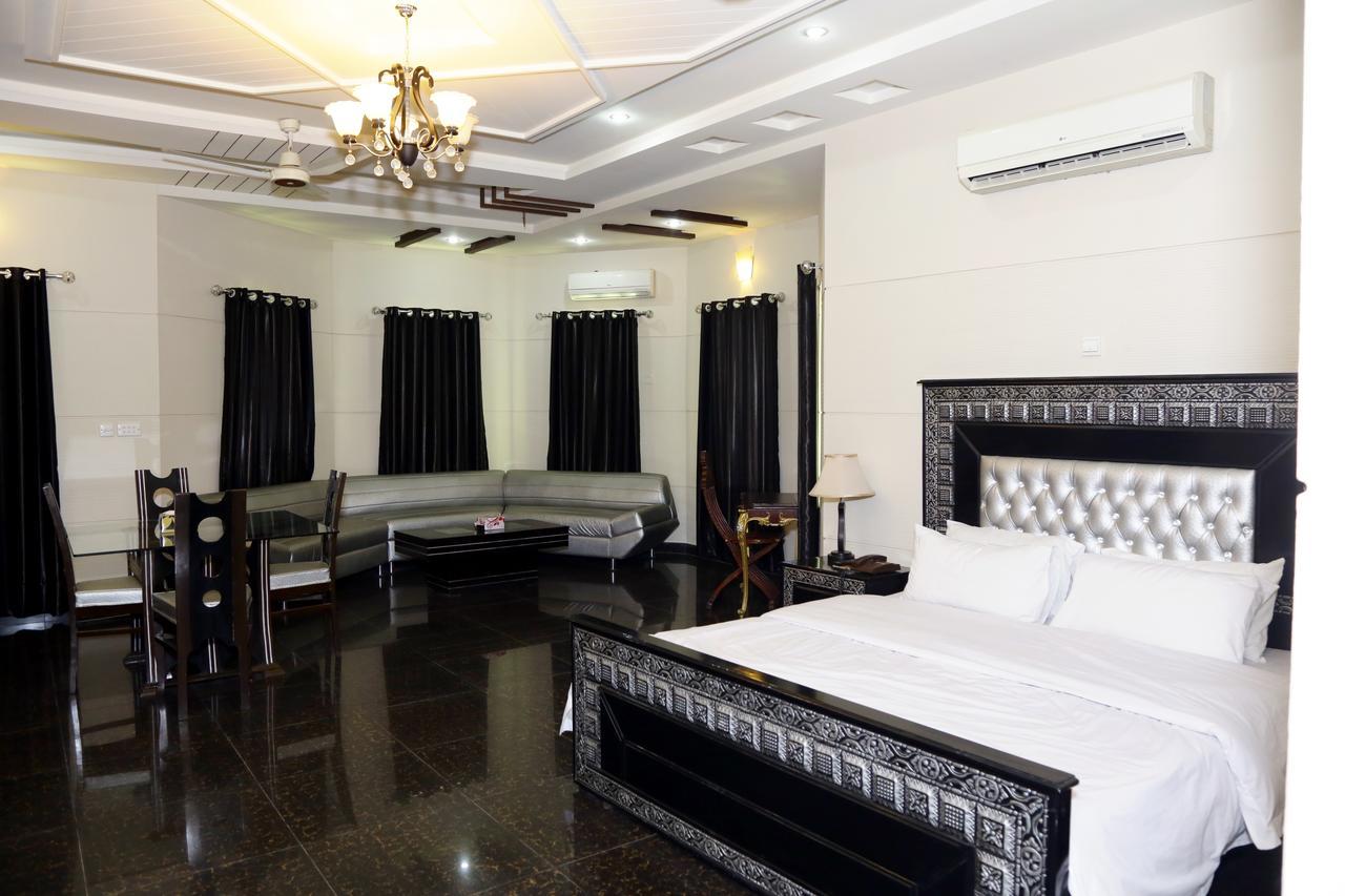 Midway Hotel & Restaurant Sadiqabad 外观 照片